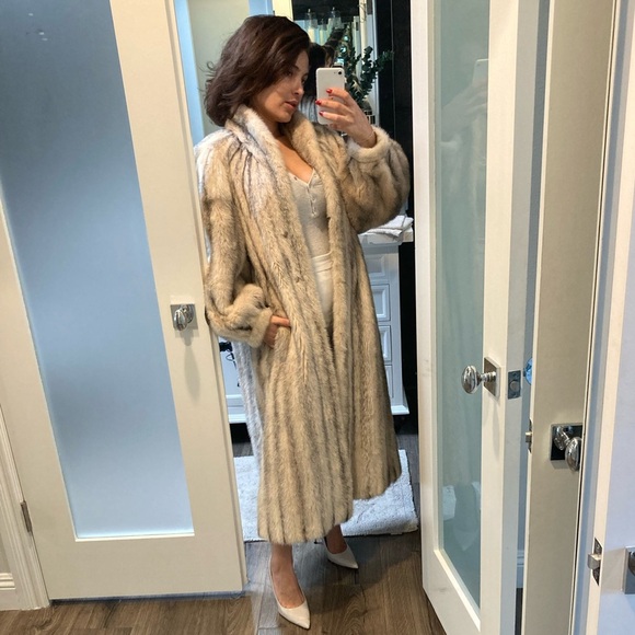 Elegant Vintage Fur Coat 🔥. Female Mink Fur Luxurious & Rare Fur - Picture 3 of 15